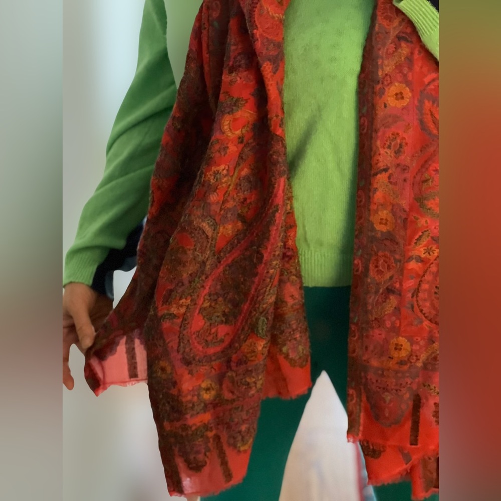 Red Pashmina. Cashmere.